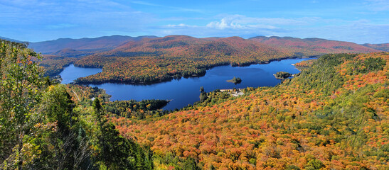Canada, Québec : Parc national du Mont-Tremblant / Sentier La Roche, vue du belvédère	
