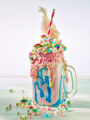 Naklejka premium Einhorn Shake mit Zuckerwatte Strohhalm und Sahne, Shake, Zucker, Sahne, Kinder, Zuckerwatte, 