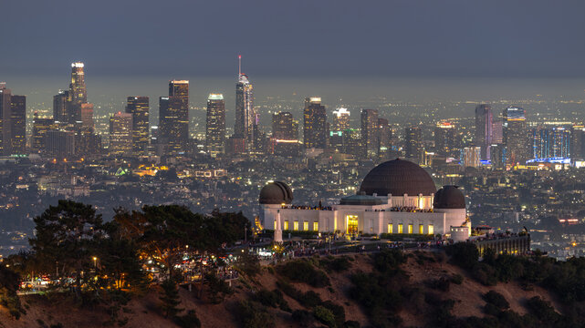 Fototapeta Griffith Observatory and downtown Los Angeles city skyline at night, California, USA
