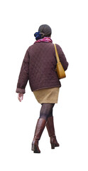 femme qui  marche vue de dos, portant une veste matelassée marron, une jupe courte beige, des bottes en cuir marron et un sac jaune, cheveux attachés avec un chouchou bleu, période automnale