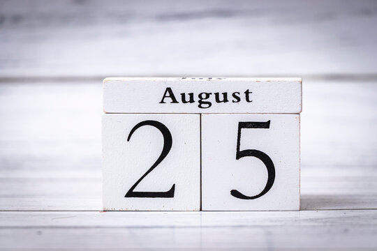 A decorative calendar shows the date as August 25. The simple design emphasizes the white blocks with black numbers and text, suitable for home or office decoration.