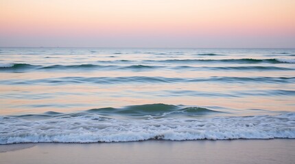 Obraz premium ocean waves on the beach with soft light