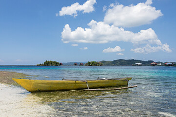 barque sur la plage 