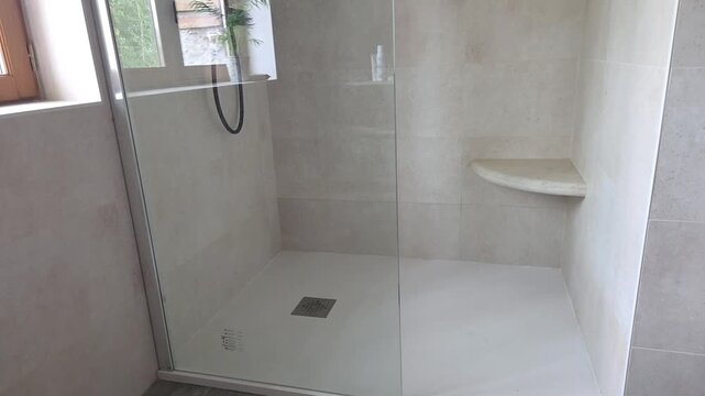 Bac receveur de douche rectangulaire blanc en R&eacute;sine extra-plat et Paroi de douche &agrave; l'italienne verre transparent