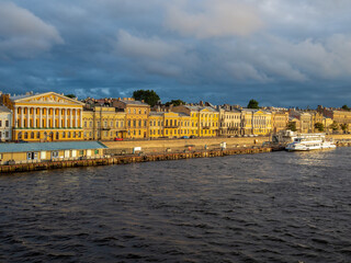Naklejka premium palace, pier on English Quay in St Petersburg city