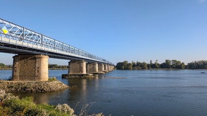 Le Pont de Mauves-sur-Loire le long de la Loire à vélo