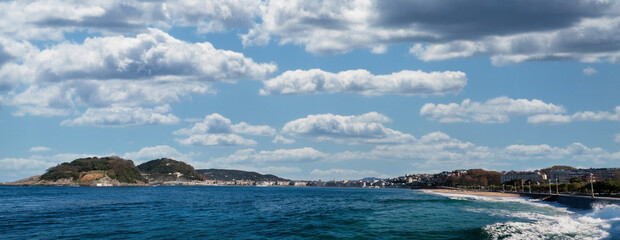 Fototapeta premium General view of the city of San Sebastian and its beach in Spain