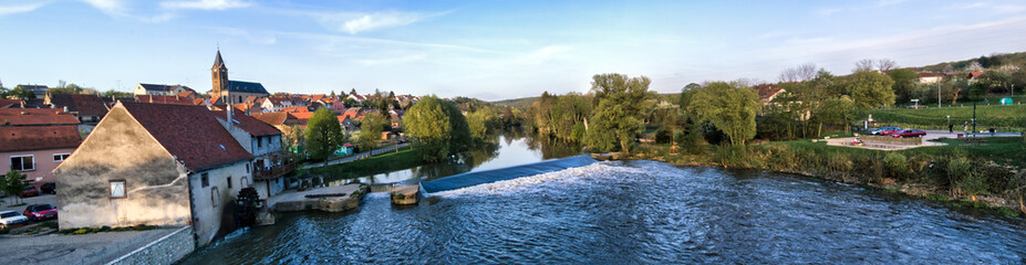 Nadelwehr und Wassermühle in Saareinsming, Elsass-Lothringen, Frankreich