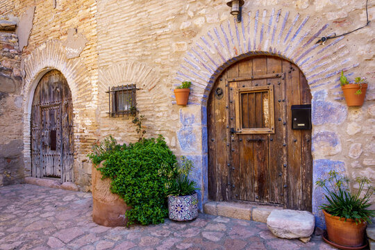 Alqu&eacute;zar, is a Spanish municipality in the Somontano de Barbastro region, in the province of Huesca, in the autonomous community of Aragon. Natural park of the Sierra and the Canyons of Guara.