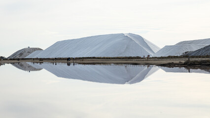 Aiguemortes et les salins