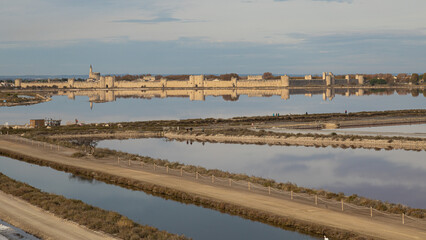 Aiguemortes et les salins