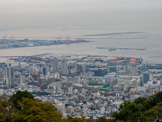 神戸の布引ハーブ園より神戸市街地と海の眺め