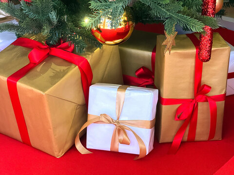 Many wrapped gifts under the Christmas tree - Powered by Adobe