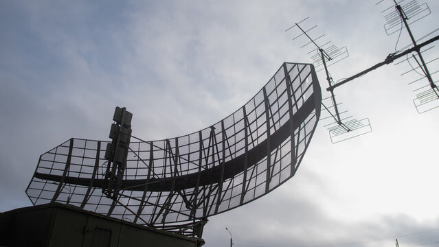 ground detection with sensor network, surveillance setup featuring reflector grid and monitoring devices