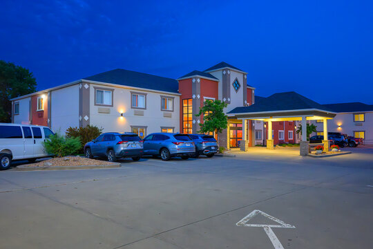 Evening view of the Howard Johnson Hotel & Suites by Wyndham Oacoma, located in Oacoma, South Dakota, a popular overnight near the Missouri River, July 4 2025.