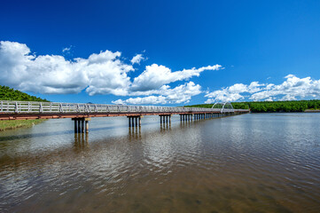 【青森県十三湖】中の島が見える景色。鎌倉時代には十三湊（とさみなと）と呼ばれて栄えた湊があった。