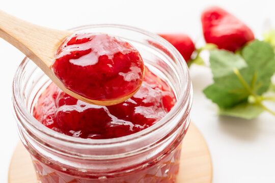 いちごジャム　スプーンに苺ジャム