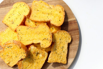 Delicious crispy garlic bread slices