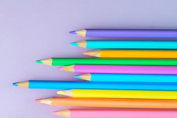 Fototapeta premium colored pencils on a pink background