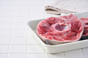 マグロのテール（本マグロ）輪切りの生食材