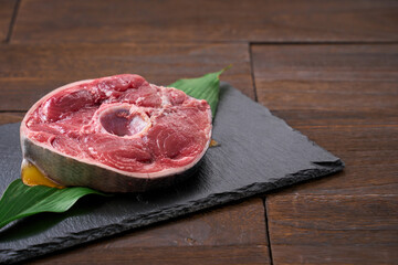 マグロのテール（本マグロ）輪切りの生食材