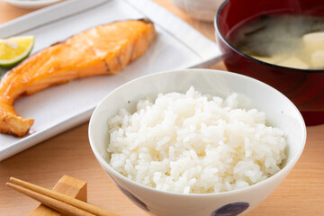 ご飯と銀鮭の塩焼き
