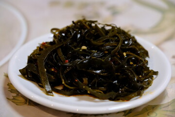 cold kelp salad (Hai Dai Si) mixed with garlic and chili flakes. Asian side dish.