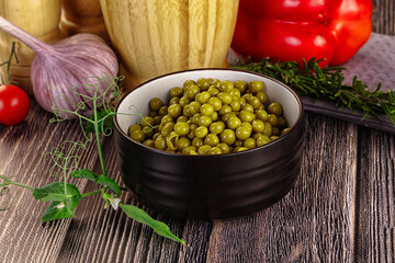 Sweet young canned green peas