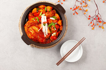 닭볶음탕은 닭고기를 토막 쳐서 양념과 물을 넣고 끓인 음식. 
Dakbokkeumtang is a dish made by boiling chicken pieces with seasoning and water.
