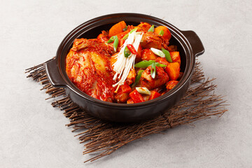 닭볶음탕은 닭고기를 토막 쳐서 양념과 물을 넣고 끓인 음식. 
Dakbokkeumtang is a dish made by boiling chicken pieces with seasoning and water.
