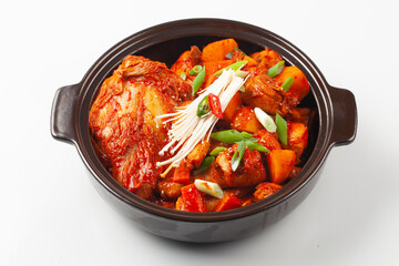 닭볶음탕은 닭고기를 토막 쳐서 양념과 물을 넣고 끓인 음식. 
Dakbokkeumtang is a dish made by boiling chicken pieces with seasoning and water.
