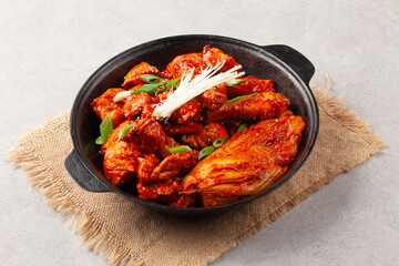 닭볶음탕은 닭고기를 토막 쳐서 양념과 물을 넣고 끓인 음식. 
Dakbokkeumtang is a dish made by boiling chicken pieces with seasoning and water.
