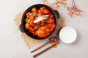 닭볶음탕은 닭고기를 토막 쳐서 양념과 물을 넣고 끓인 음식. 
Dakbokkeumtang is a dish made by boiling chicken pieces with seasoning and water.

