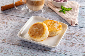 Fried homemade cottage cheese syrniki