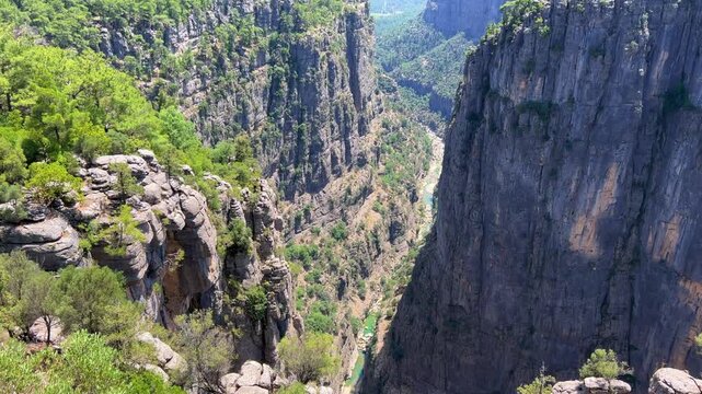 A mountain valley landscape with forests and cliffs. Huge rocks and rocky outcrops. A beautiful deep canyon with lots of tourists. A bird's-eye view of the Tasi Canyon. T&uuml;rkiye