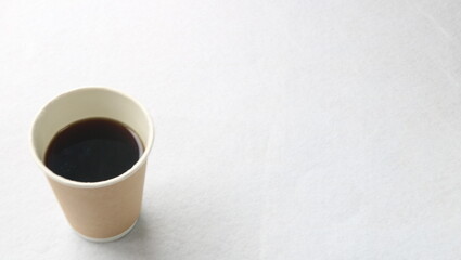 紙コップのコーヒー