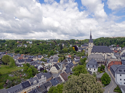 Luftaufnahme der s&auml;chsischen Stadt Zschopau mit der Kirche St. Martin, Deutschland
