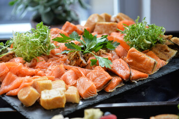 essen, lachs, salat, fisch, essgeschirr, gesund, frisch, meeresfrüchte, teller, mahl, abendessen, feinschmecker, gemüse, garnele, lunch, green, weiß, diät, köstlich, kopfsalat, brotzeit, geraucht, fle