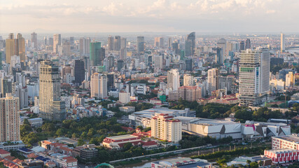 Obraz premium Cityscape view of the capital city skyline of Phnom Penh, Cambodia located in South East Asia