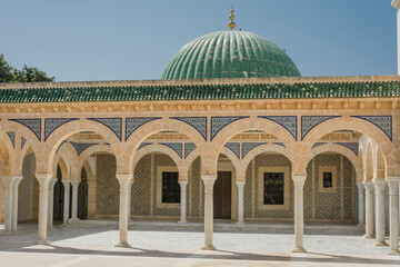 dziedziniec z kolumnadą