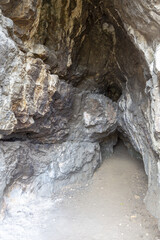 HGrube in einem Felsen