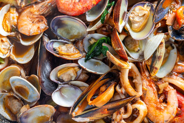 Zuppa di frutti di mare, cibo mediterraneo 