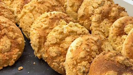 Korean Streusel Bun soboro bread