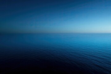Obraz premium Tranquil seascape at dawn, featuring a smooth gradient from deep blue to light hues
