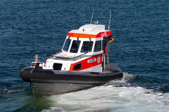 HELGOLAND, DEUTSCHLAND &ndash; 12.08.2022: SAR Tochterboot VERENA des Rettungskreuzers HERMANN MARWEDE ,der Deutschen Gesellschft zur Rettung Schiffbr&uuml;chiger(DGzRS) im Hafen Helgoland