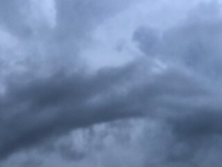 gllomy sky with dark gray clouds