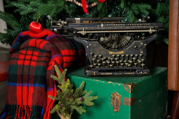 Obraz premium Vintage Living Room decorated for Christmas with brown leather couch and red and green holiday decor