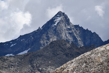 La Becca di Monciair aguzza vetta sopra al colle del Nivolet