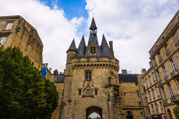 Fototapeta premium Le monument de la Porte Cailhau à Bordeaux en France