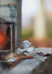 Trauern am Grab, kleiner Engel mit Lampe, keinen Namen